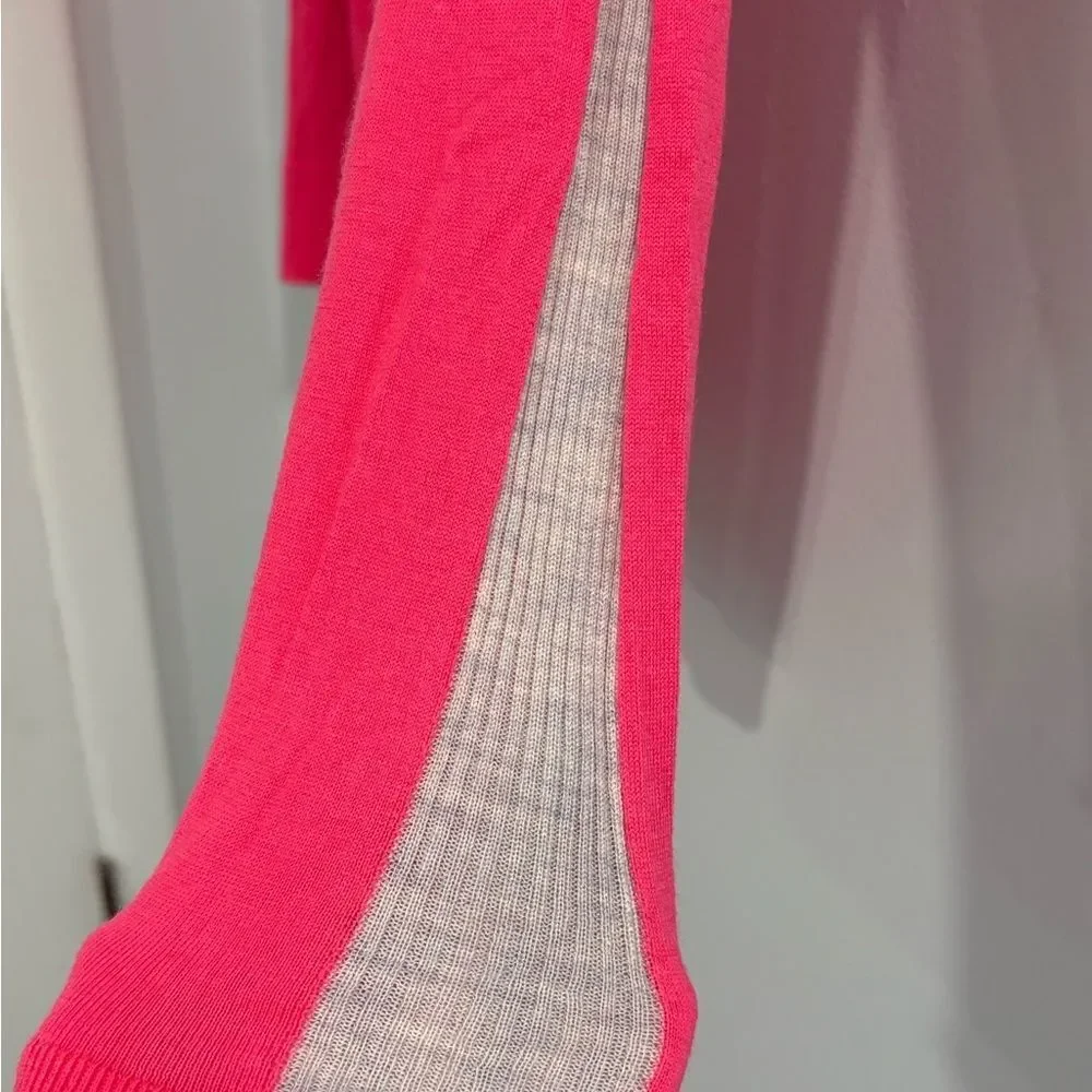 Banana Republic Merino Bright Pink V-Neck Sweater Grey Side Arm Accents - Picture 11 of 14